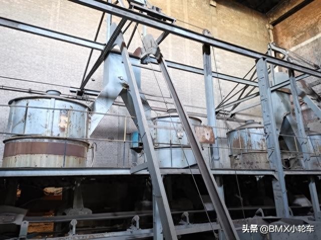 深入济钢厂房内部，拍下济钢总厂搬迁前最后的影像