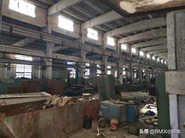 深入济钢厂房内部，拍下济钢总厂搬迁前最后的影像