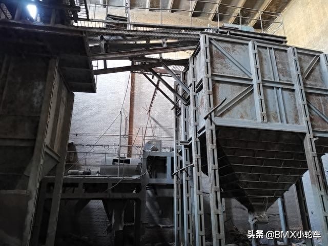 深入济钢厂房内部，拍下济钢总厂搬迁前最后的影像