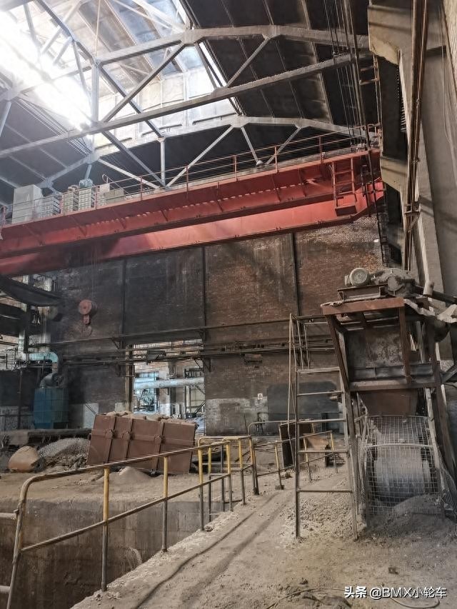 深入济钢厂房内部，拍下济钢总厂搬迁前最后的影像