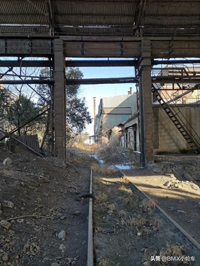 深入济钢厂房内部，拍下济钢总厂搬迁前最后的影像