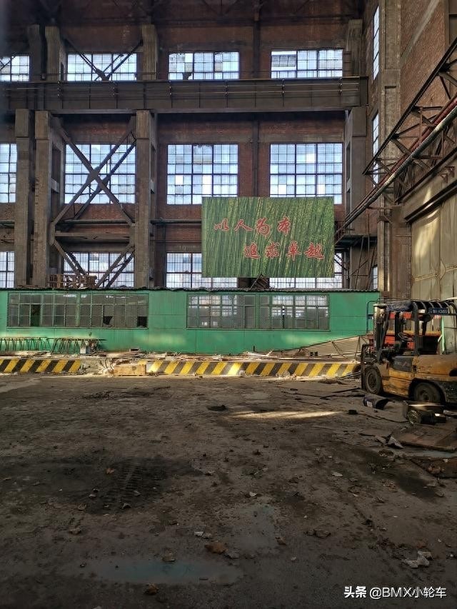 深入济钢厂房内部，拍下济钢总厂搬迁前最后的影像