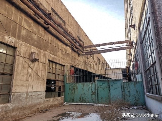 深入济钢厂房内部，拍下济钢总厂搬迁前最后的影像