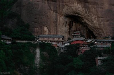 ​武山水帘洞：仙境般的自然奇观