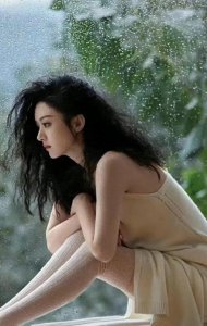 ​《赵丽颖：丝袜美腿与小脚丫的迷人魅力》