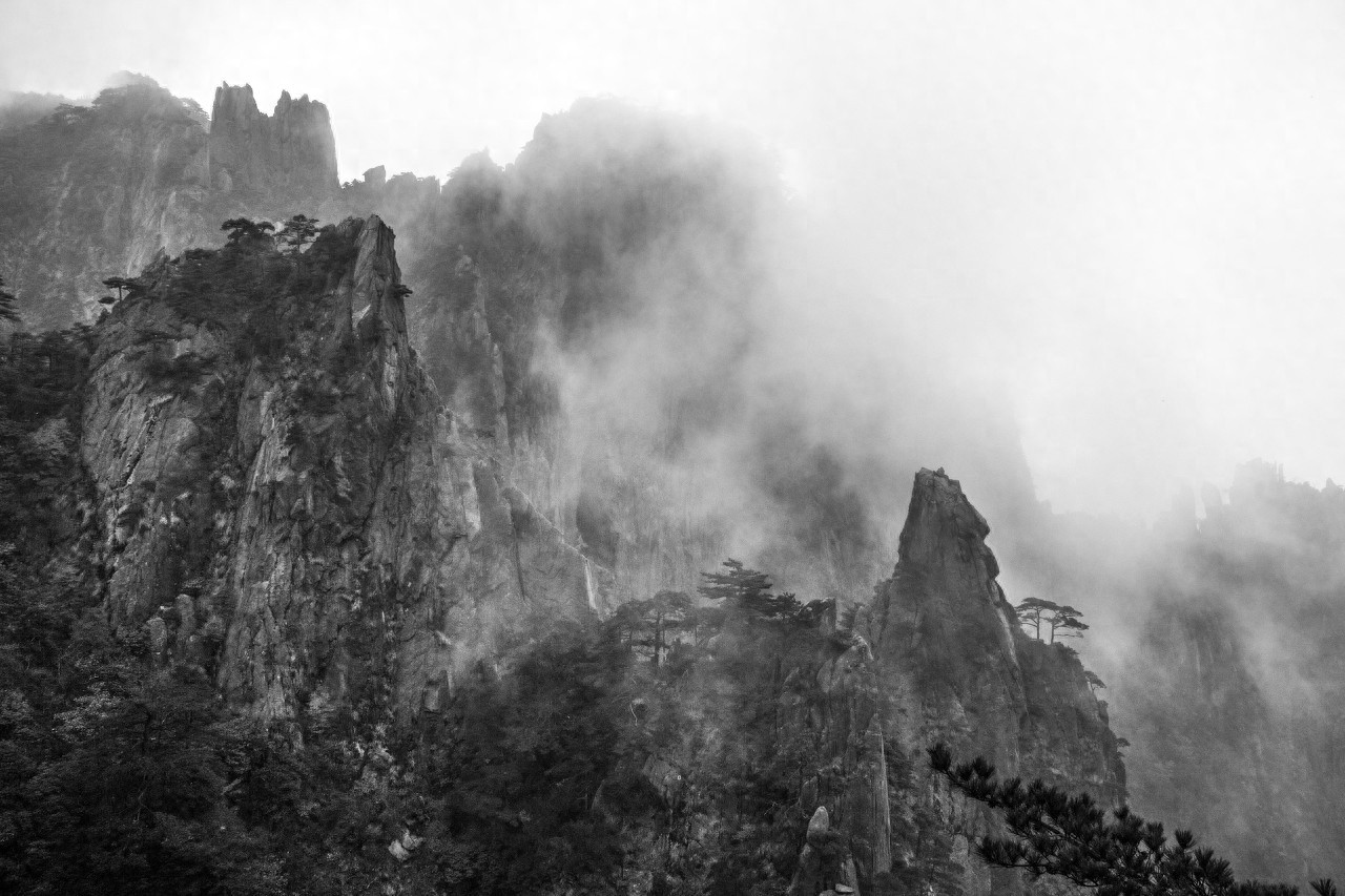 天都峰为36大峰之一，海拔1810米