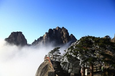 ​天都峰为36大峰之一，海拔1810米