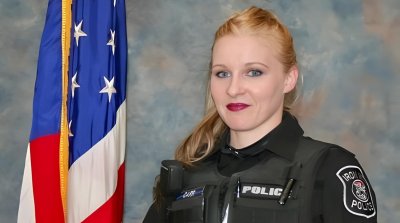 ​美国女警被迫接受领导侮辱，成多人的“玩物”，美貌成原罪