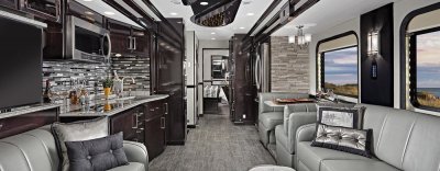 ​开着豪宅去旅行是一种什么体验？盘点全球15辆最昂贵的豪华房车