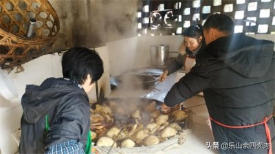 ​卤菜是开店好还是摆摊好？