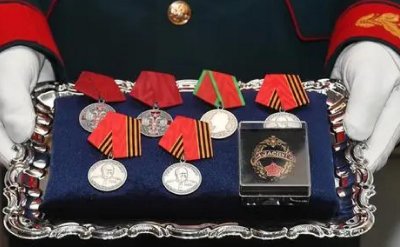 ​刺激美国，美国议员提出“击落俄战机”后，俄却举行颁奖仪式