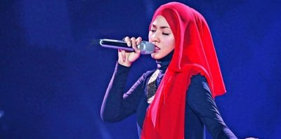 ​一嗓子掀翻半个乐坛，将邓紫棋挤出前三，马来西亚歌手茜拉有多牛