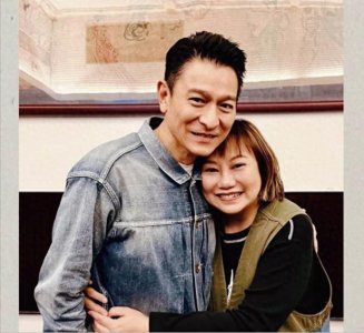 ​63岁刘德华近照曝光！暴瘦驼背显老态，十年素食致体态崩塌引担忧