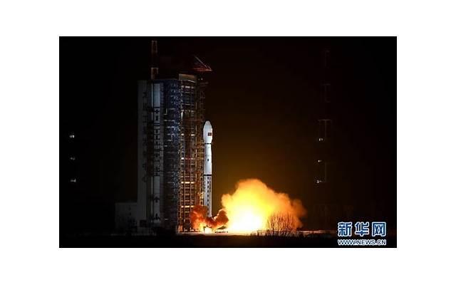 那天他吻住了我，不顾一切地霸占了我，从此我跟他藕断丝连