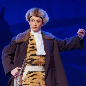 ​样板戏复排比较成功的京剧演员：蓝天、刘山丽、耿巧云、张浩洋