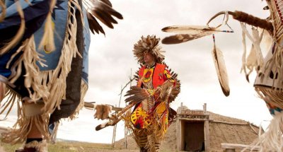 ​美女如云的部落，男性却寥寥无几，无奈只能抓外族壮丁回家