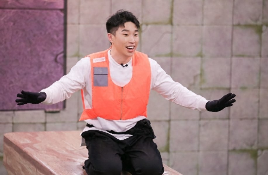 相声演员果然靠嘴吃饭的,烧饼参加《疯狂的麦吉》太搞笑了