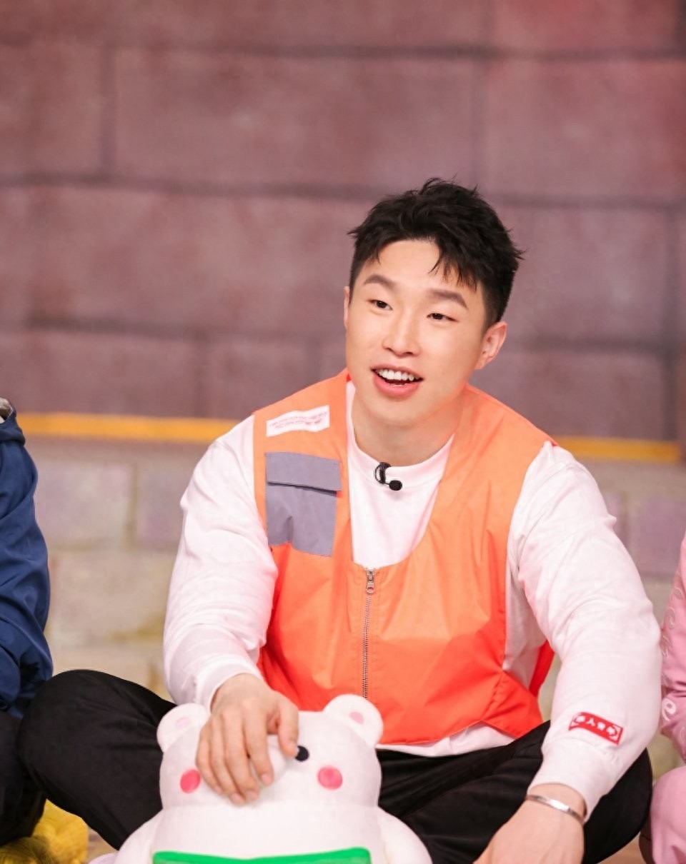 相声演员果然靠嘴吃饭的,烧饼参加《疯狂的麦吉》太搞笑了