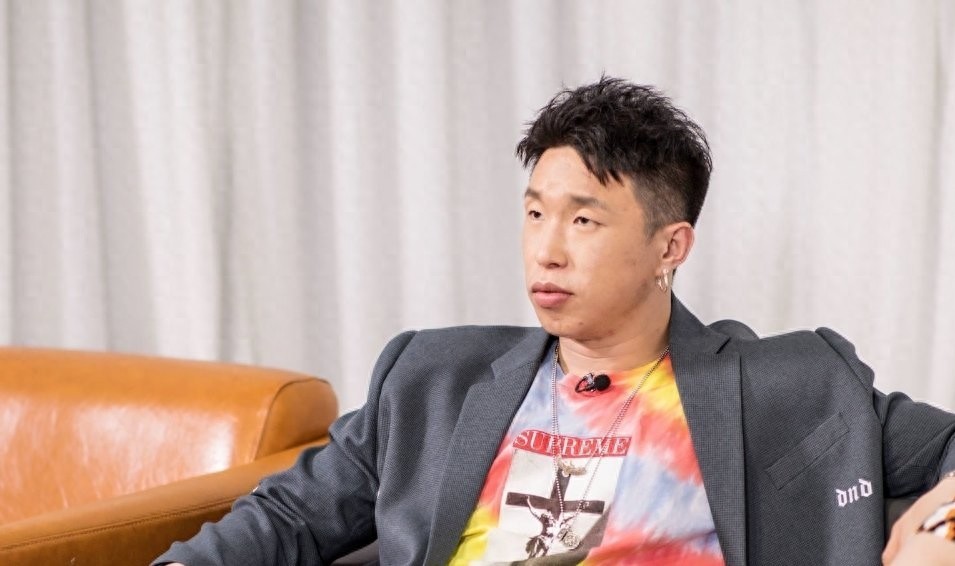 相声演员果然靠嘴吃饭的,烧饼参加《疯狂的麦吉》太搞笑了