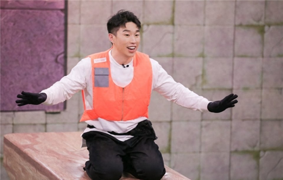 相声演员果然靠嘴吃饭的,烧饼参加《疯狂的麦吉》太搞笑了