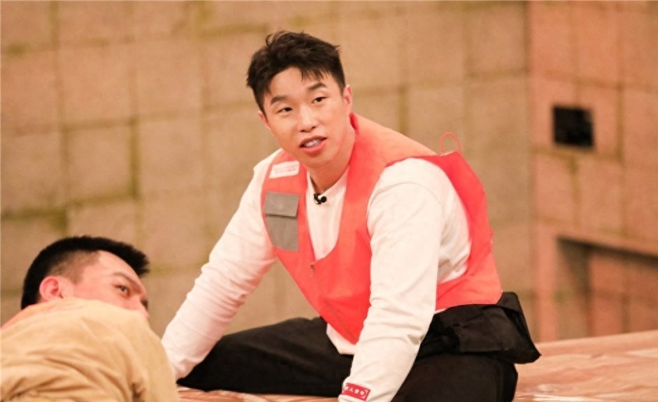 相声演员果然靠嘴吃饭的,烧饼参加《疯狂的麦吉》太搞笑了