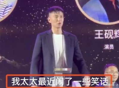 ​在周一围之前，朱丹还有个帅气的前夫，但两人仅1年就离婚