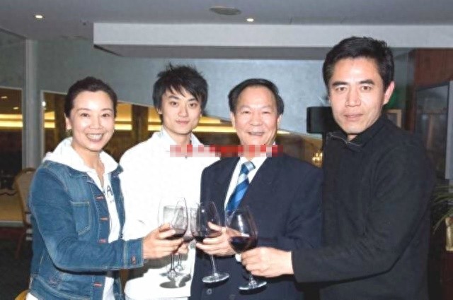 60岁陈宝国的同岁妻子赵奎娥近照