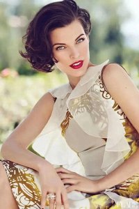 ​米拉·乔沃维奇：跨界传奇，从模特到好莱坞女王的璀璨征程！