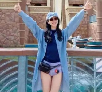 ​韩雪新年首次出游，晒性感泳衣照，只穿内裤拍照你是认真的？