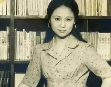 ​16岁琼瑶拿着考20分的数学试卷回家，母亲的一句话，使她当晚自尽