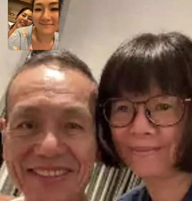 38岁selina近照素颜出镜脸色发黄，脸部疤痕清晰可见