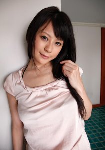 ​爱田奈奈个人资料写真作品