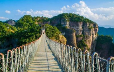 ​李白的梦游天姥山中的天姥山位于哪里（天姥山位于浙江省哪里）