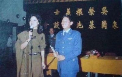 ​叛徒吴荣根驾机逃台湾，邓丽君为其落泪献唱，晚年凄惨想回国养老