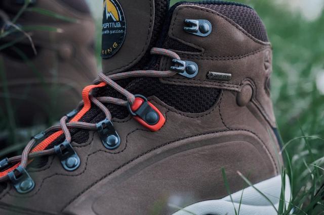 真正专业级的户外登山鞋攻略(LaSportiva户外鞋实测推荐一款情侣首选轻量化复古登山鞋)(2)