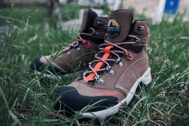 真正专业级的户外登山鞋攻略(LaSportiva户外鞋实测推荐一款情侣首选轻量化复古登山鞋)(1)