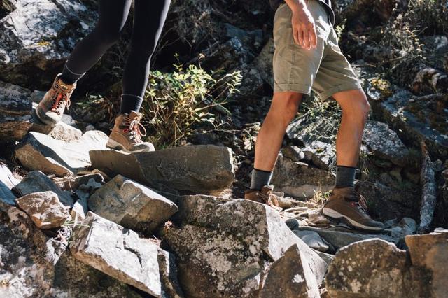 真正专业级的户外登山鞋攻略(LaSportiva户外鞋实测推荐一款情侣首选轻量化复古登山鞋)(13)