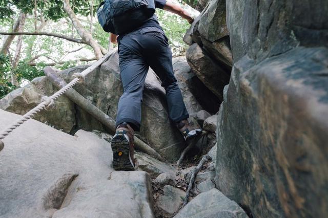 真正专业级的户外登山鞋攻略(LaSportiva户外鞋实测推荐一款情侣首选轻量化复古登山鞋)(5)