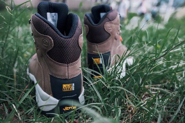 真正专业级的户外登山鞋攻略(LaSportiva户外鞋实测推荐一款情侣首选轻量化复古登山鞋)(3)