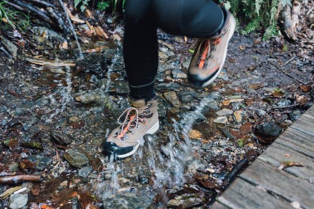 真正专业级的户外登山鞋攻略(LaSportiva户外鞋实测推荐一款情侣首选轻量化复古登山鞋)(7)