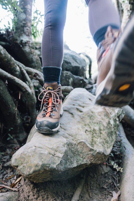 真正专业级的户外登山鞋攻略(LaSportiva户外鞋实测推荐一款情侣首选轻量化复古登山鞋)(12)