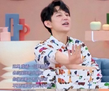 ​何炅：21岁进央视又离开，曾是撒贝宁假想敌，今获金鹰最佳主持人