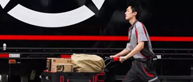 顺丰快递员一个月最多能挣多少（顺丰每月多花2000多万为快递小哥增收）(6)