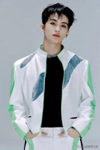 ​韩国男星李马克SOLO出道生变！正规专辑延期，新单曲提前来袭！