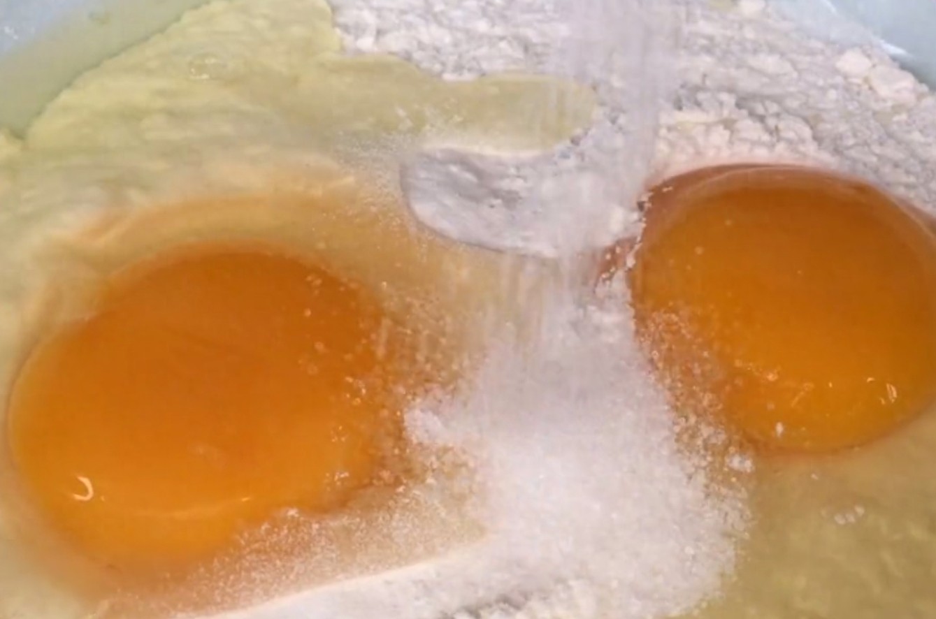 香椿芽最好吃的两种做法，鲜香可口又营养，抗菌消炎提高免疫力