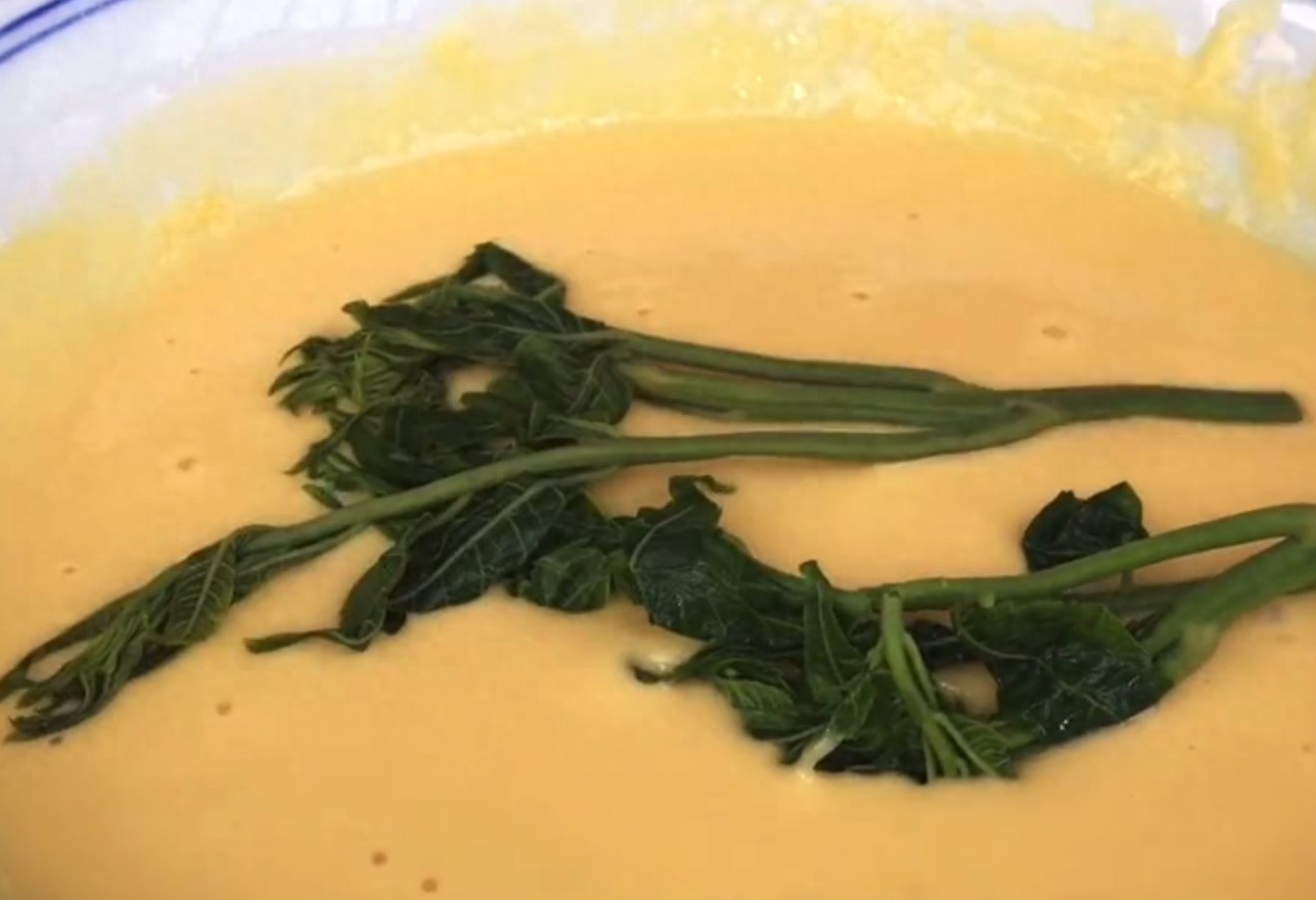 香椿芽最好吃的两种做法，鲜香可口又营养，抗菌消炎提高免疫力