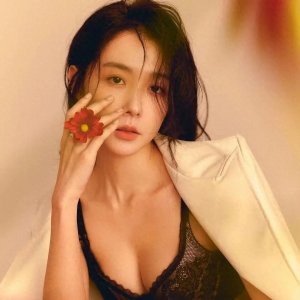 ​从“新堀江之花”到演技派女神，邵雨薇用实力征服观众