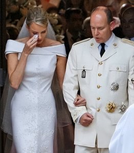 ​伤心王妃夏琳：美貌枯萎，有儿有女却独居瑞士，丈夫的情妇太嚣张