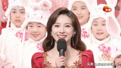 ​春晚舞台上的八位美女，虽然节目看着一般，但颜值确实很高